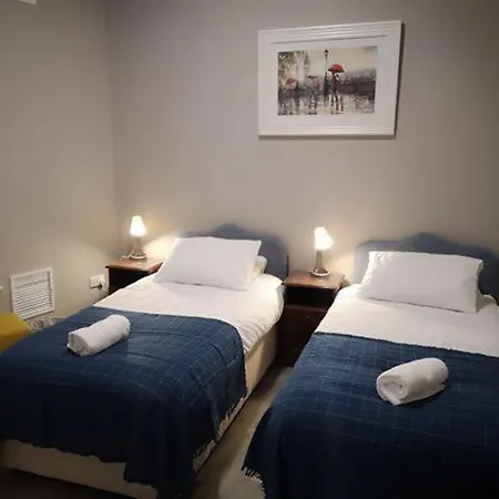 Hostal Dungarvan And *